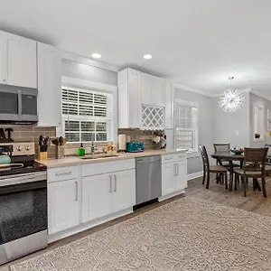 https://cheerful-3-bedroom-long-term-close-to-uptown.1sthotelscharlotte.com